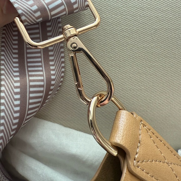 Leatherology Elizabeth Bucket Bag - Picture 7 of 10